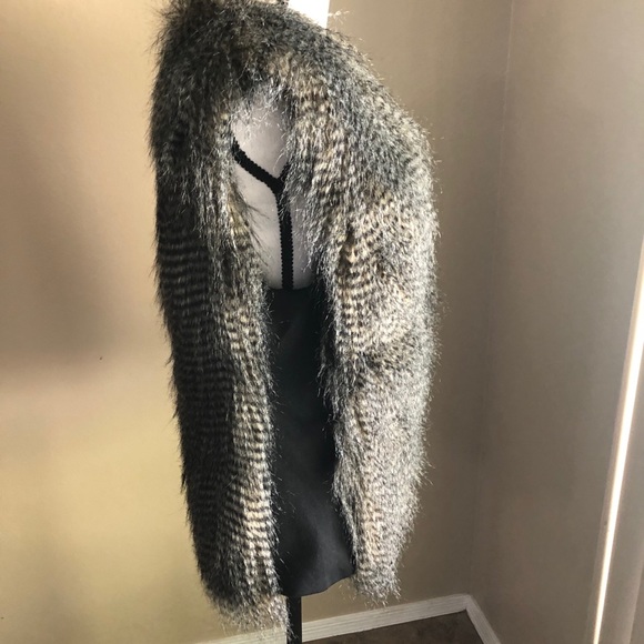 Forever 21 Faux Fur Open Front Vest - Picture 4 of 13